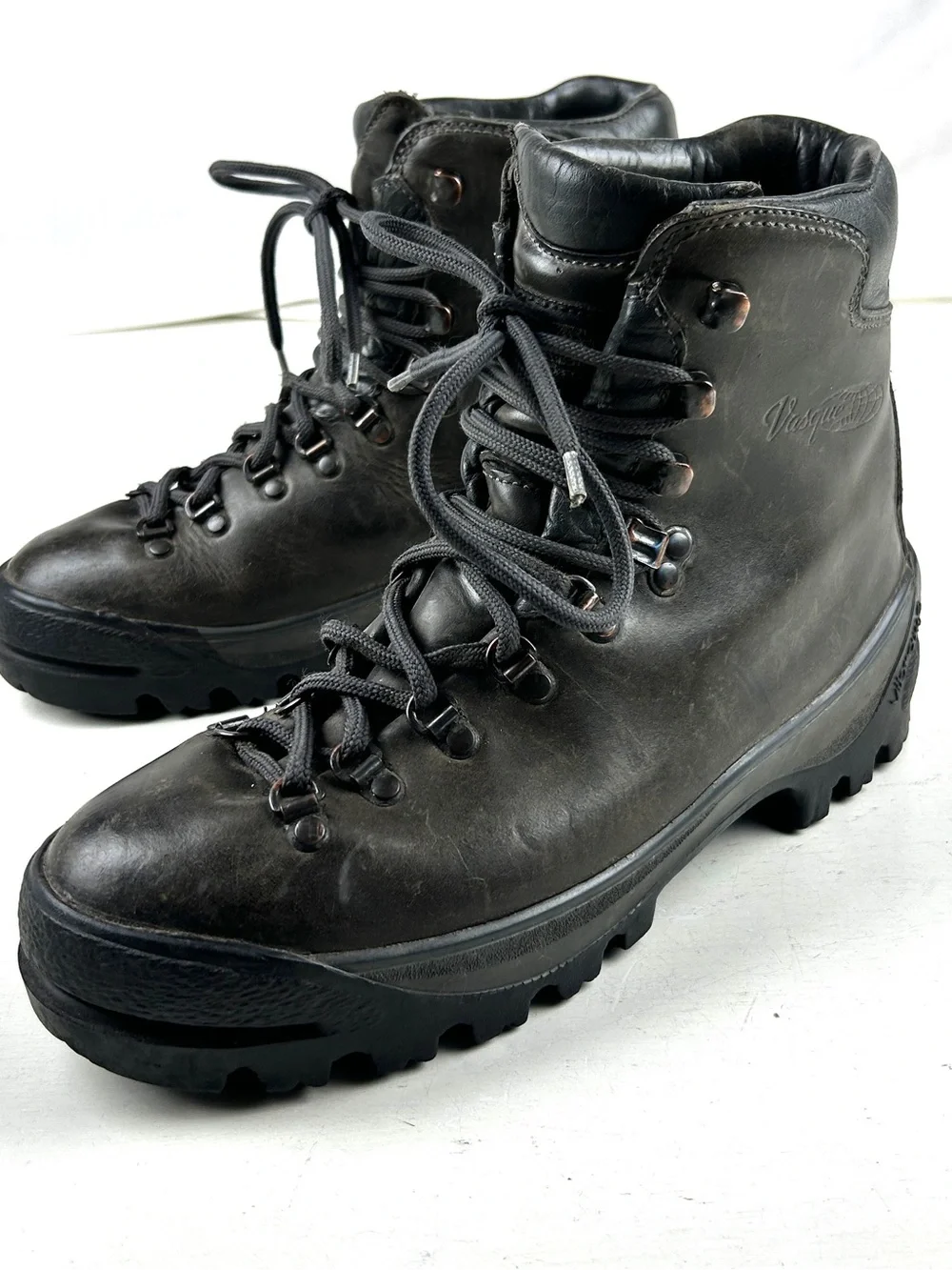 Vasque Hiking Mountaineering Boots Men’s 8 Gray Leather Vibram Sole Made Italy